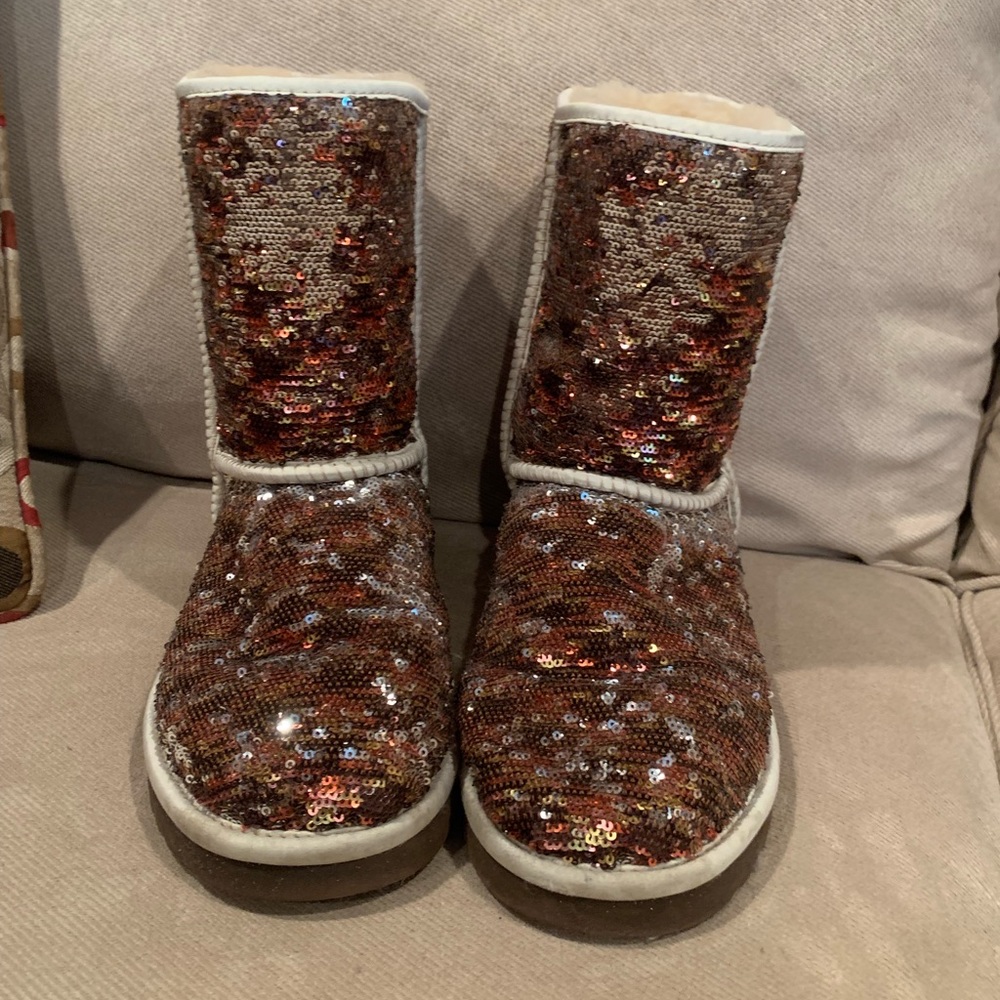 UGG
